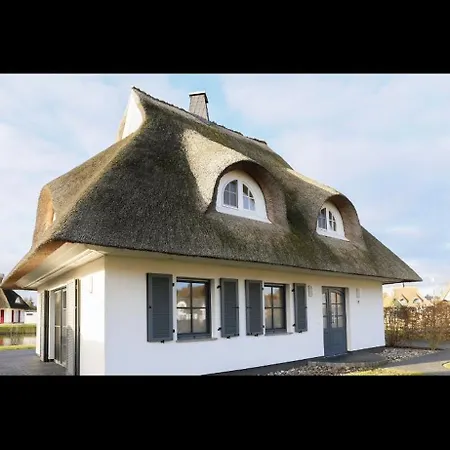 Idyllisches Reethaus In Strandnaehe Mit Comfort * Fuhlendorf (Mecklenburg-Vorpommern)
